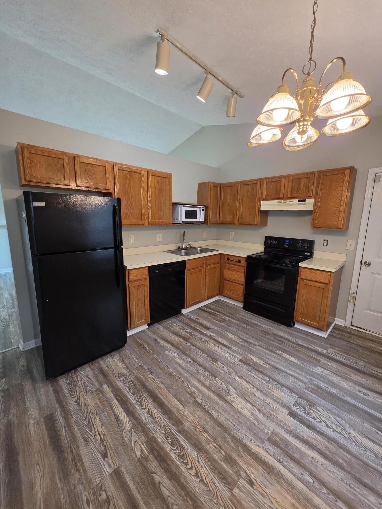 2592 Woodhill Drive – photo 4