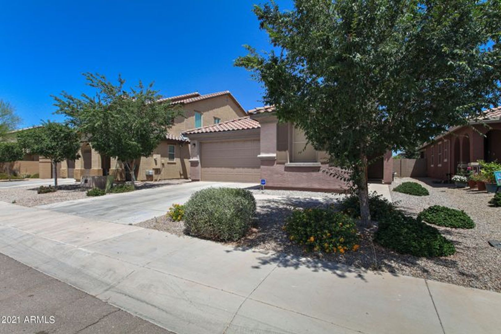 Gorgeous 3 bedroom, 2 bath plus a den on a premium view lot! – photo 3
