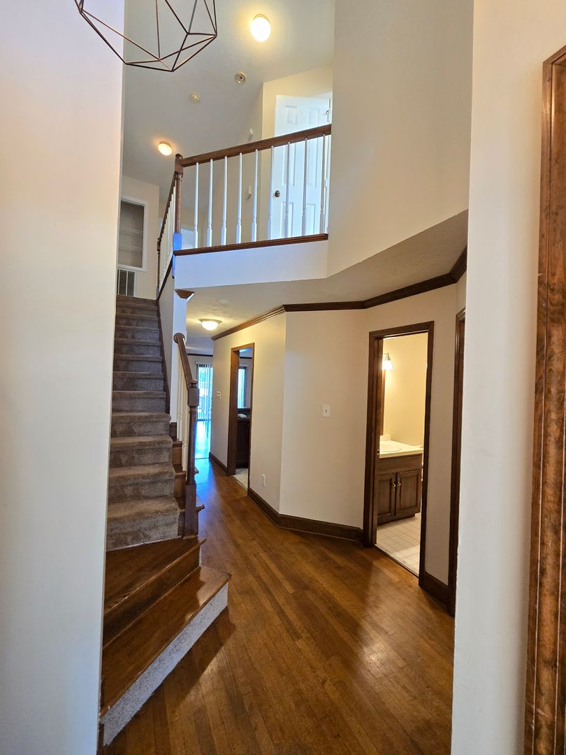 Spacious Townhouse for Rent! – photo 2