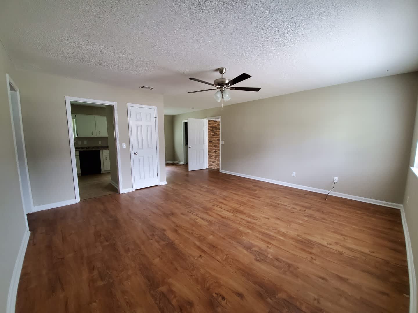 18 University Place – photo 2