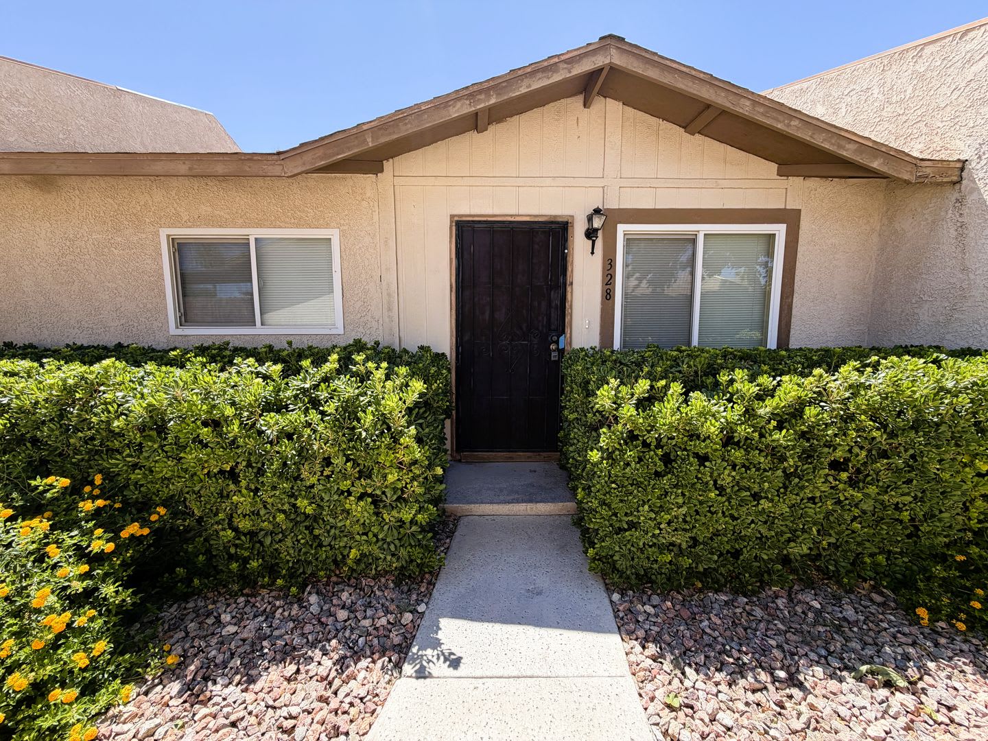 Beautifully Renovated Townhome with Private Yard & Modern Finishes – photo 2