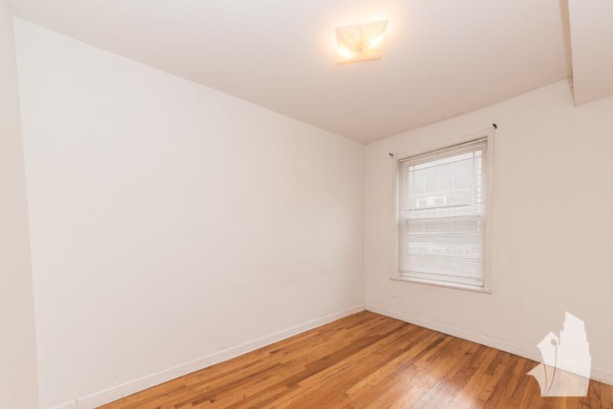 1507 West Barry Avenue – photo 1