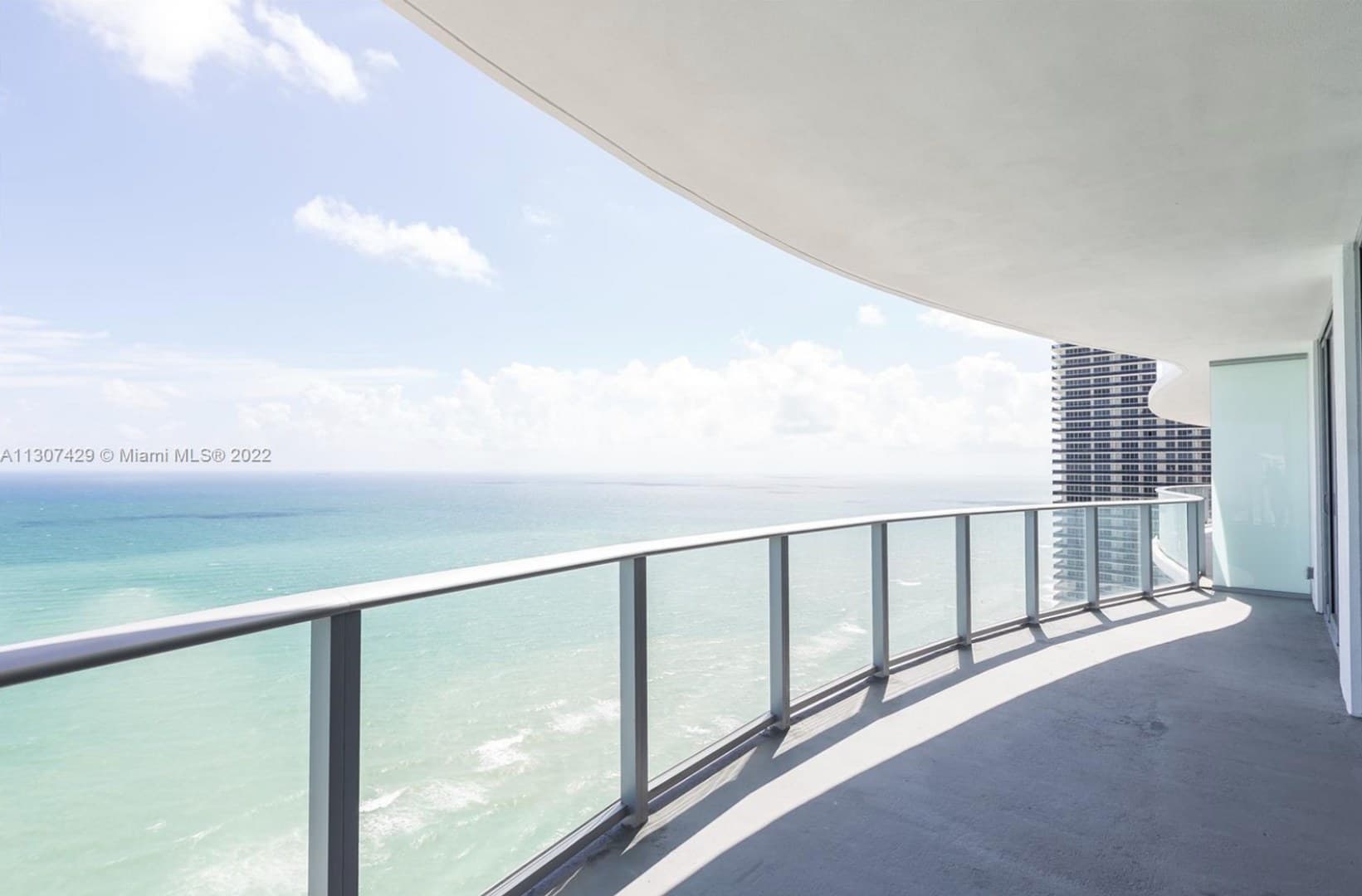 Season Rent at Hyde Beach 2/2 – photo 1
