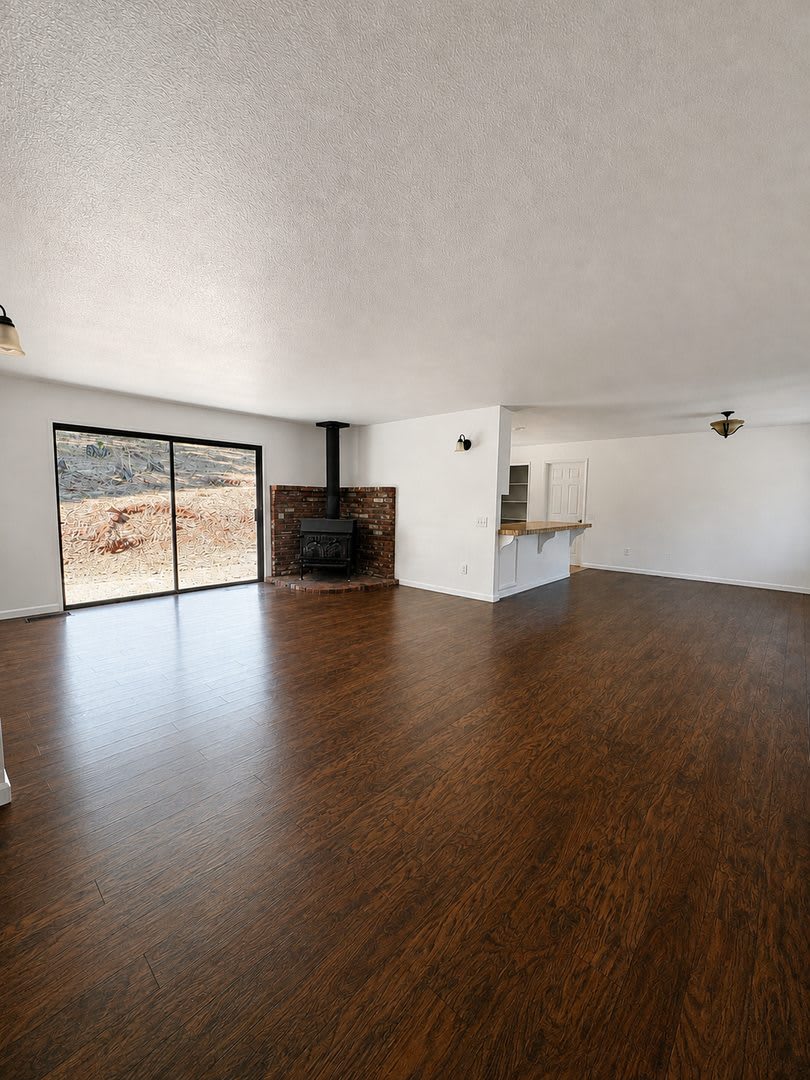 Charming 3-Bed Auburn Retreat on Half-Acre Lot with 3-Car Garage – photo 2