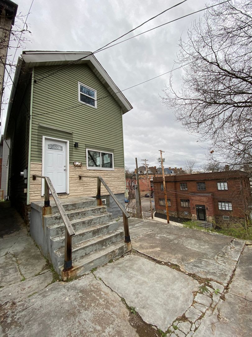 NEWLY RENOVATED 2 BEDROOM IN THE HEART OF BLOOMFIELD! – photo 2