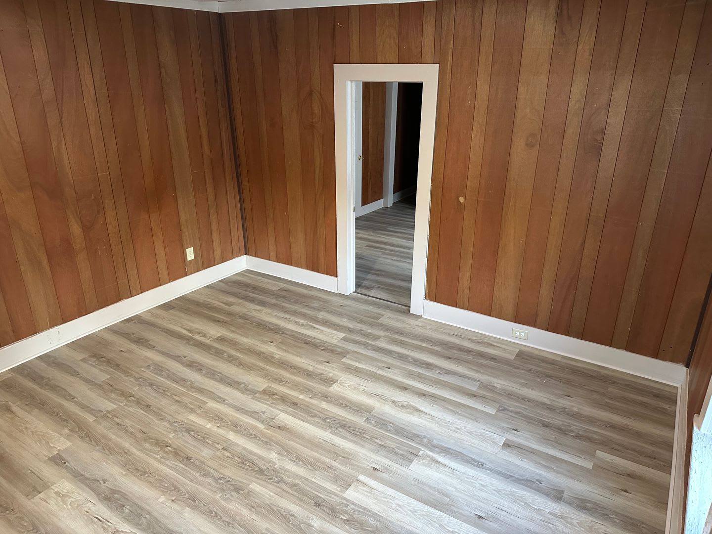 Available Now! Spacious 2 Bedroom, 1 Bathroom Home with Bonus Room & Huge Backyard – photo 5