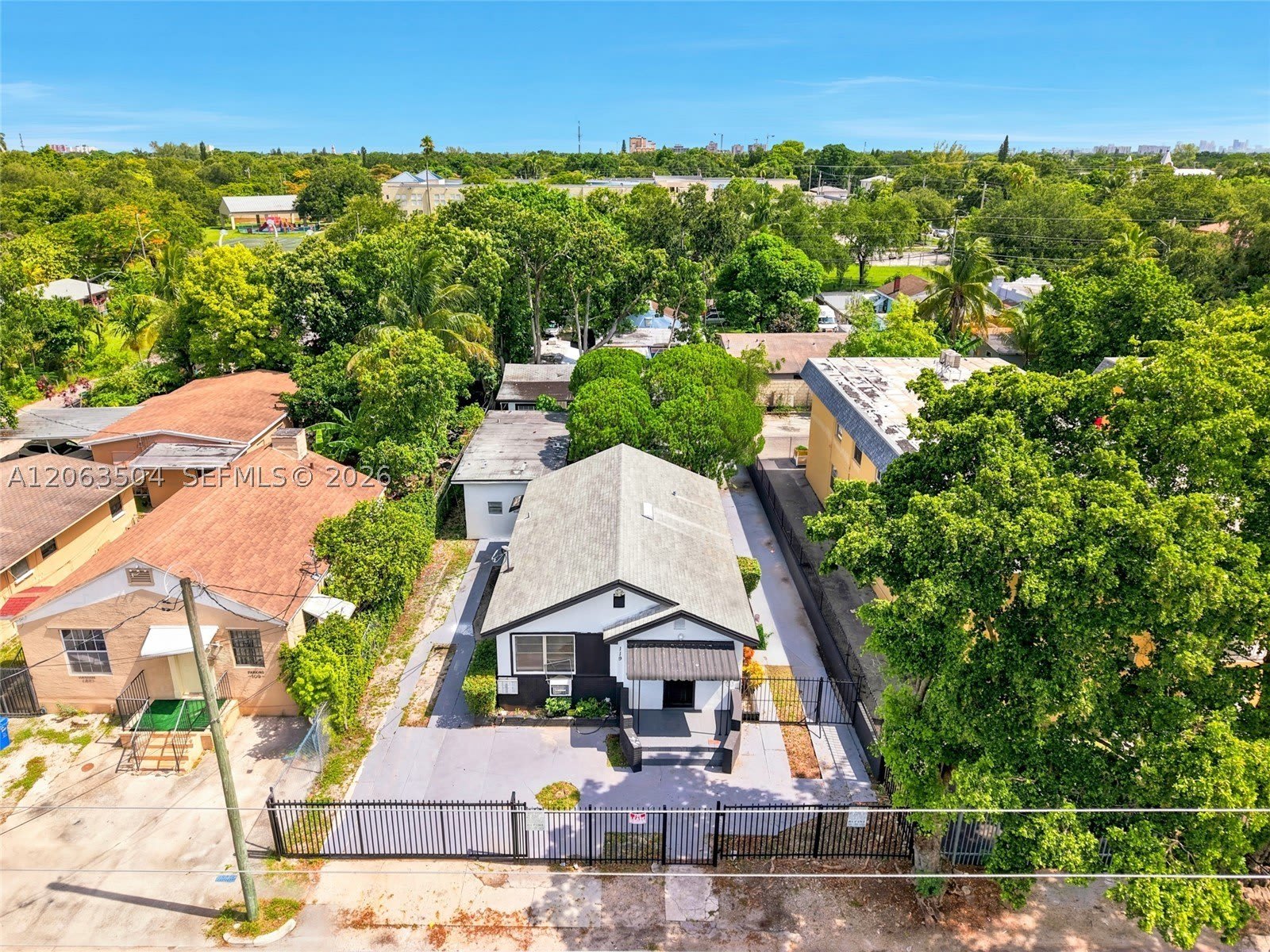 119 NE 56th St – photo 5