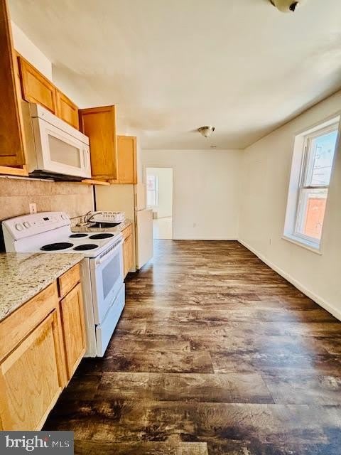 240-42 W GLENWOOD Avenue – photo 1