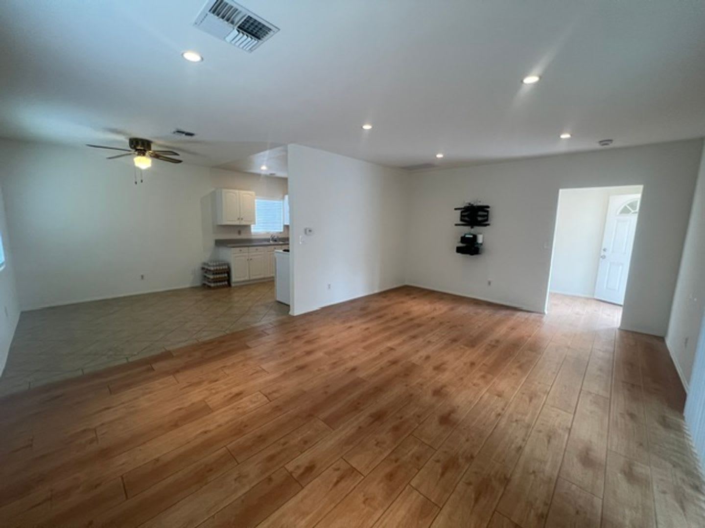 For Lease Charming 2 Bedroom 1 Bathroom Guest House In Prime Northridge Location – photo 5