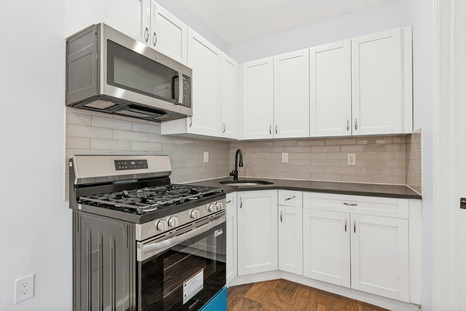 344 DANFORTH AVE – photo 3