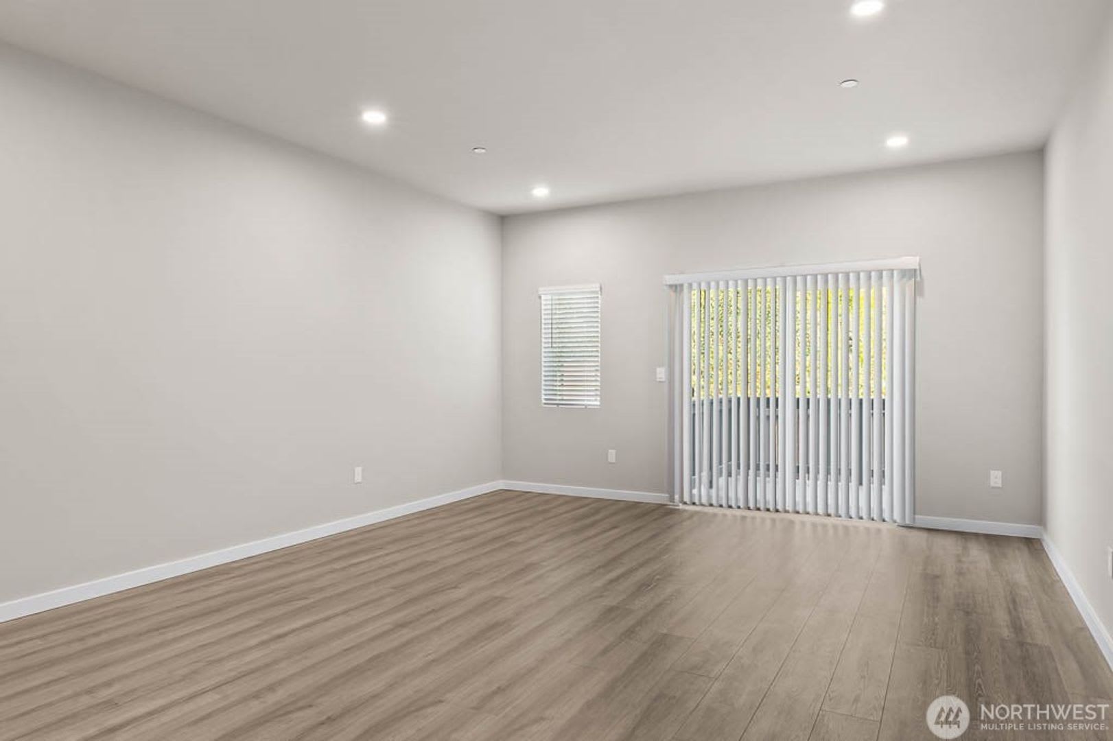 3bd/2.5ba Lynnwood Townhome – photo 4