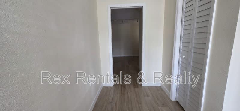 4095 14th Street Ne – photo 3