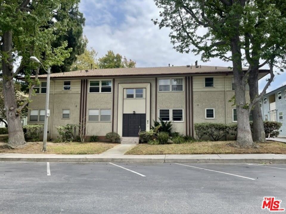 5870 Bowcroft St – photo 1