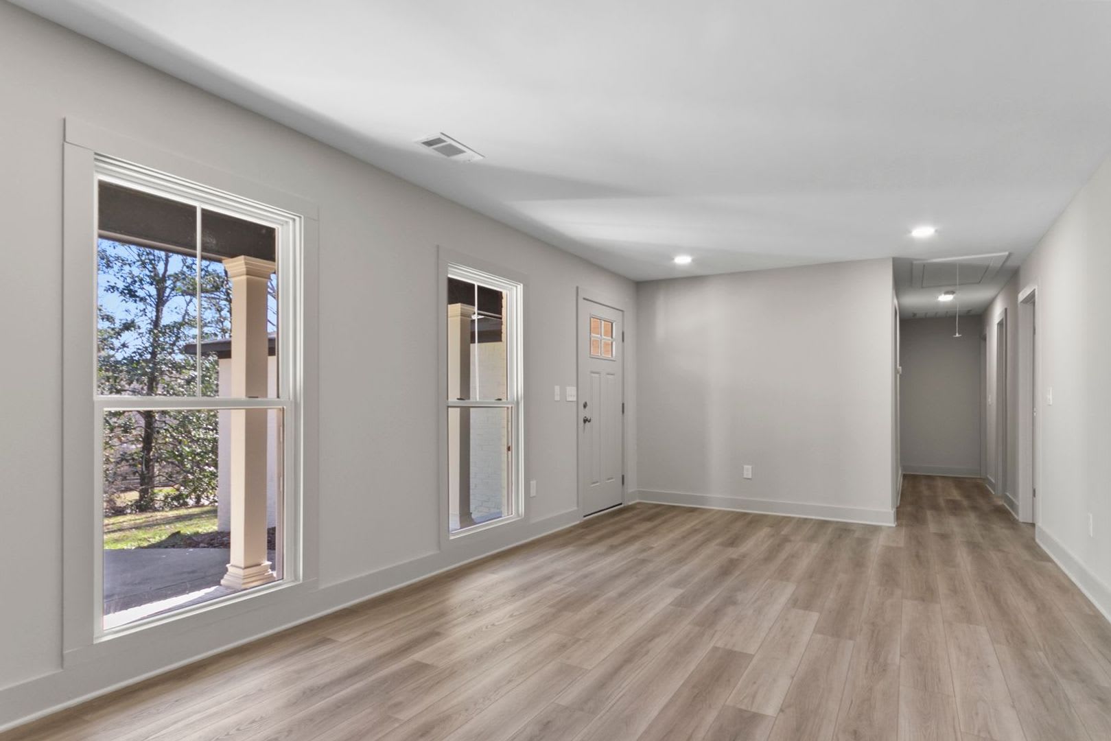Cozy 3 Bed 3 Bath House! Available Now! – photo 4