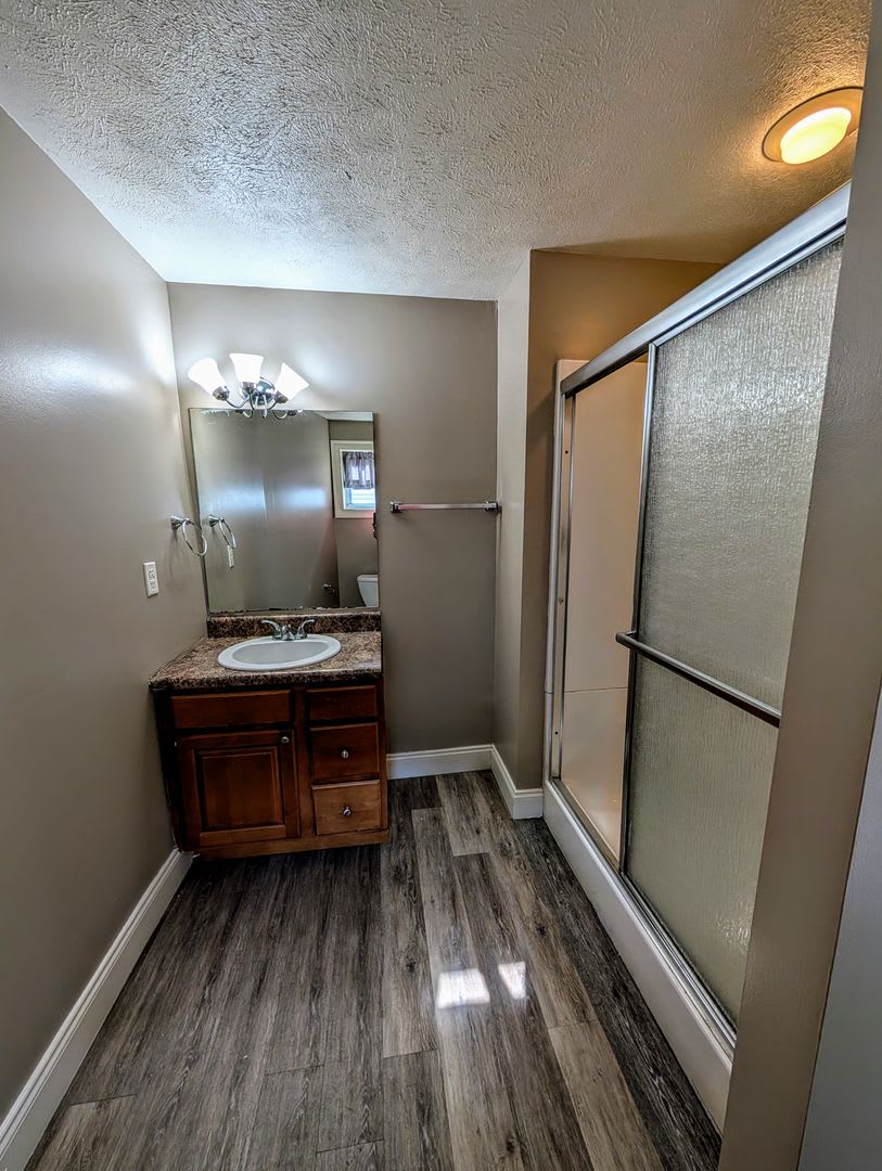 Southside Flats 3 bedroom! Central AC! Washer and Dryer Included! Available 8/21 – photo 5