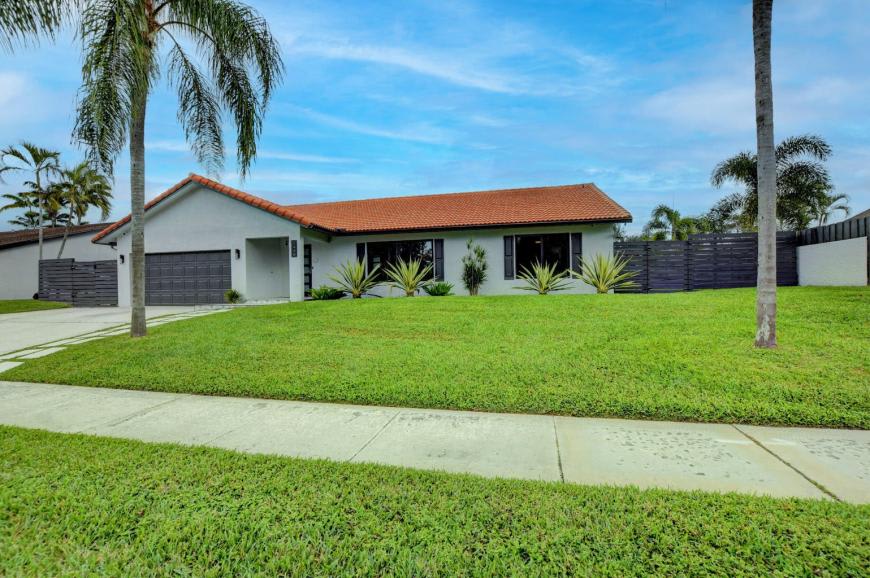 1440 NW 12th Way – photo 1