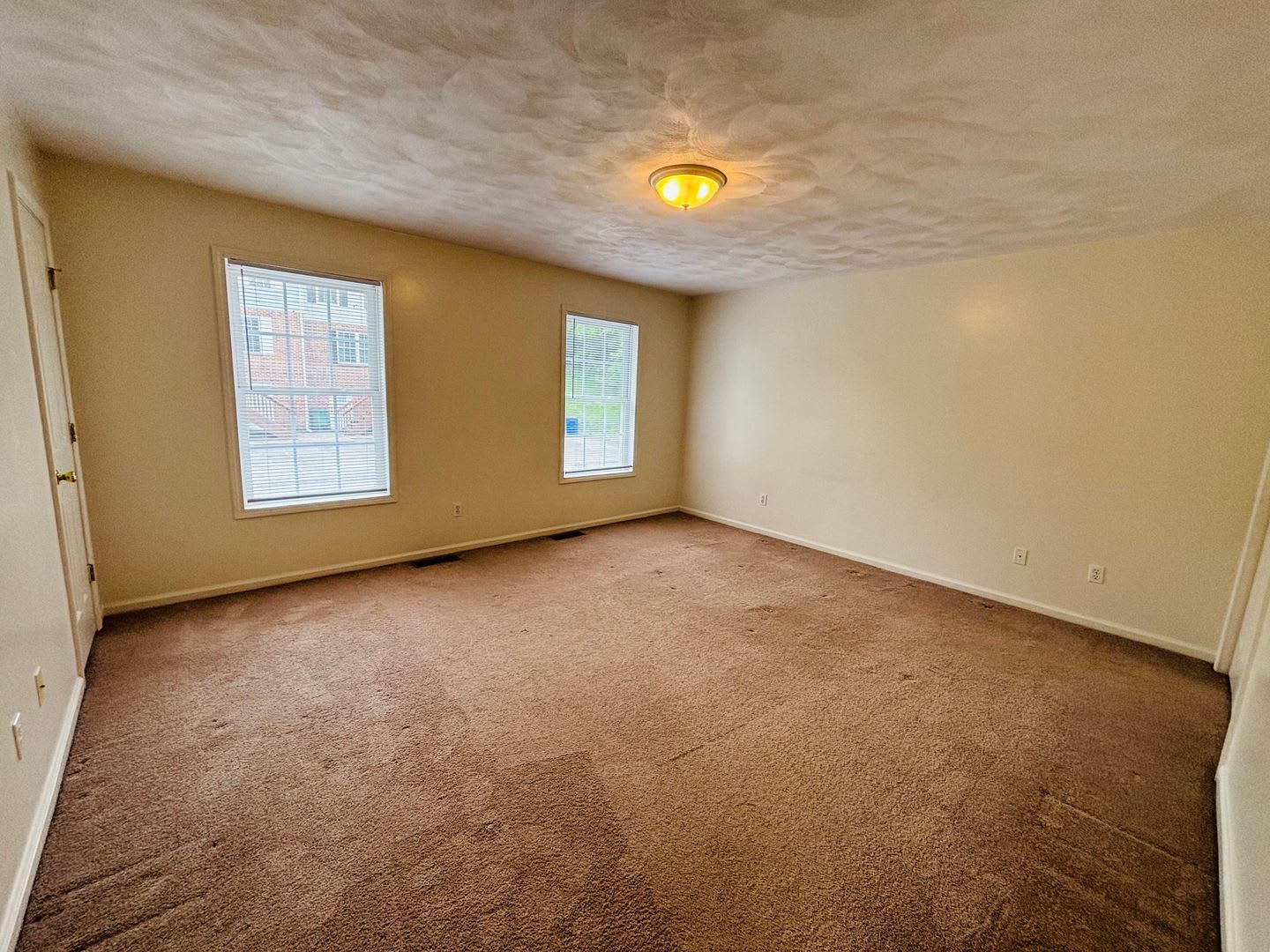 2 Bedroom, 1.5 Bath Townhouse – photo 5