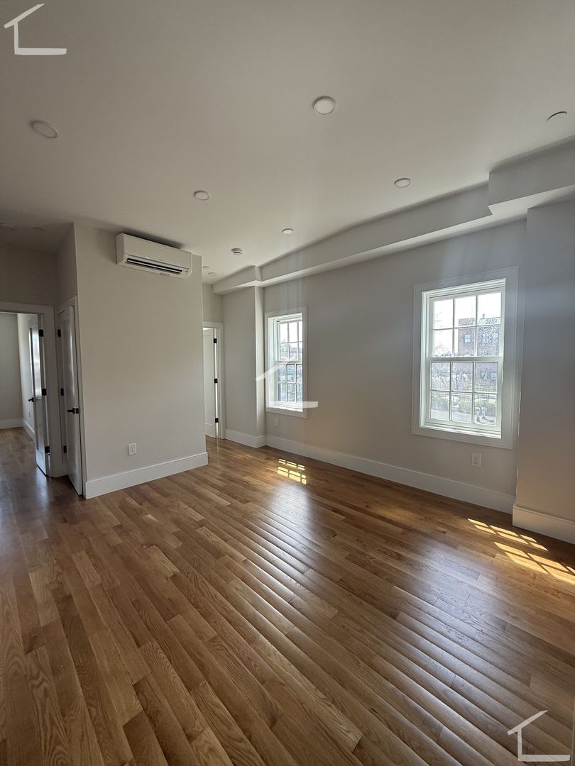 Charming 3 Bedroom- No Broker Fee – photo 2