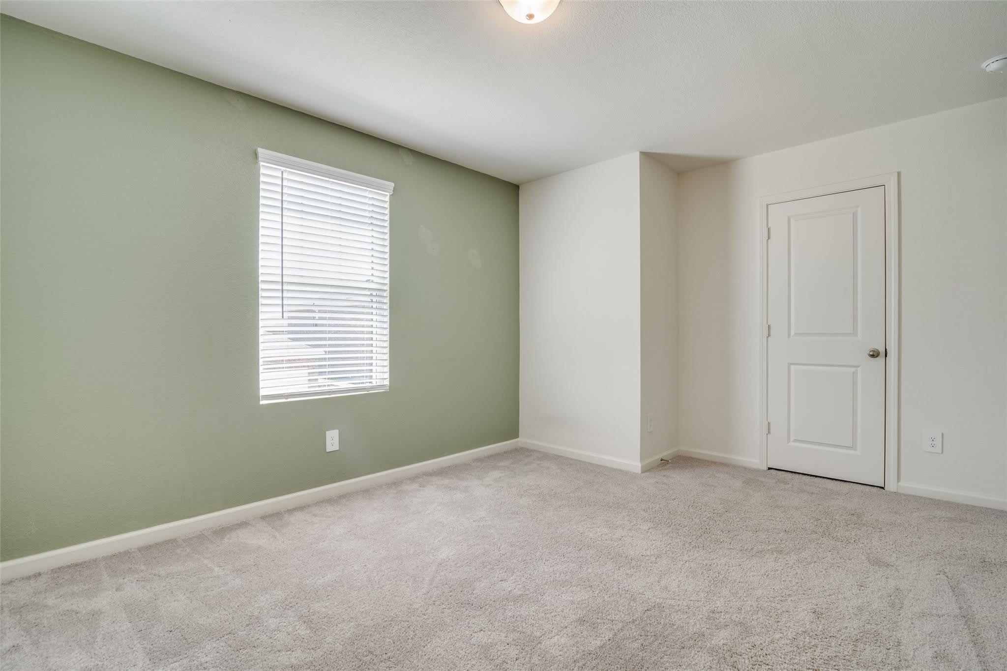 731 Yorkshire Drive – photo 2