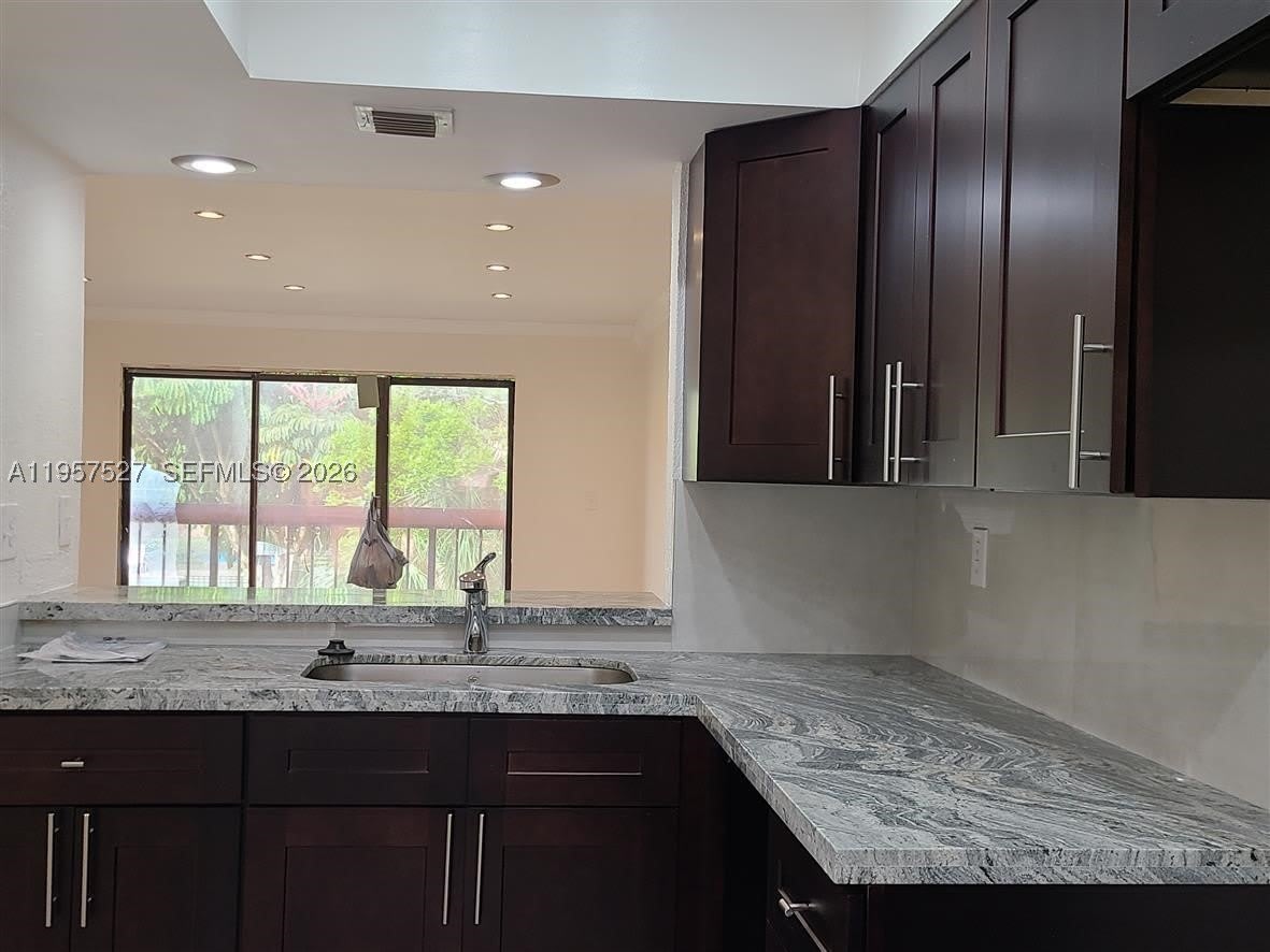 4020 Del Rio Way – photo 2