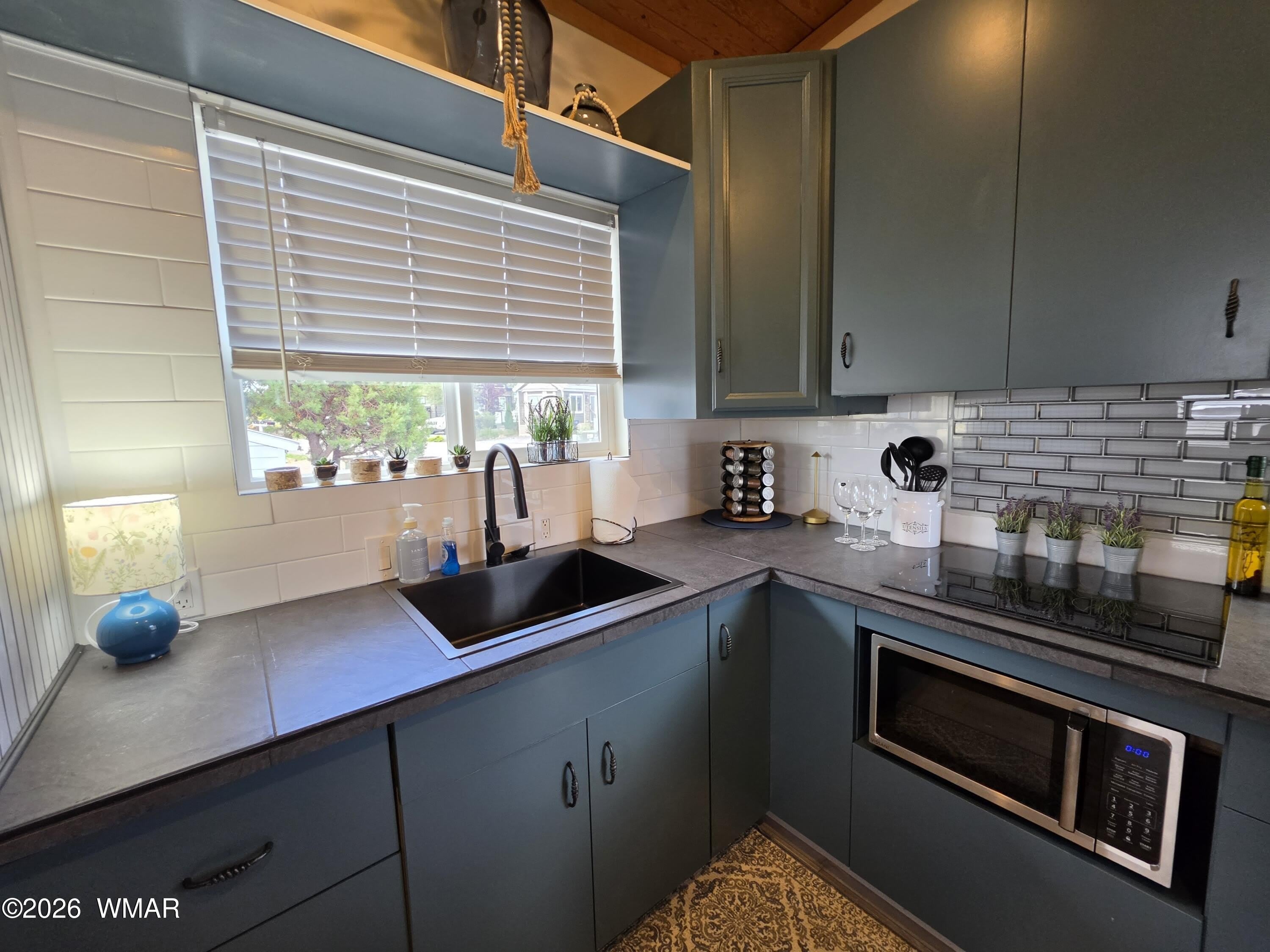 1412 Amanda Drive – photo 1