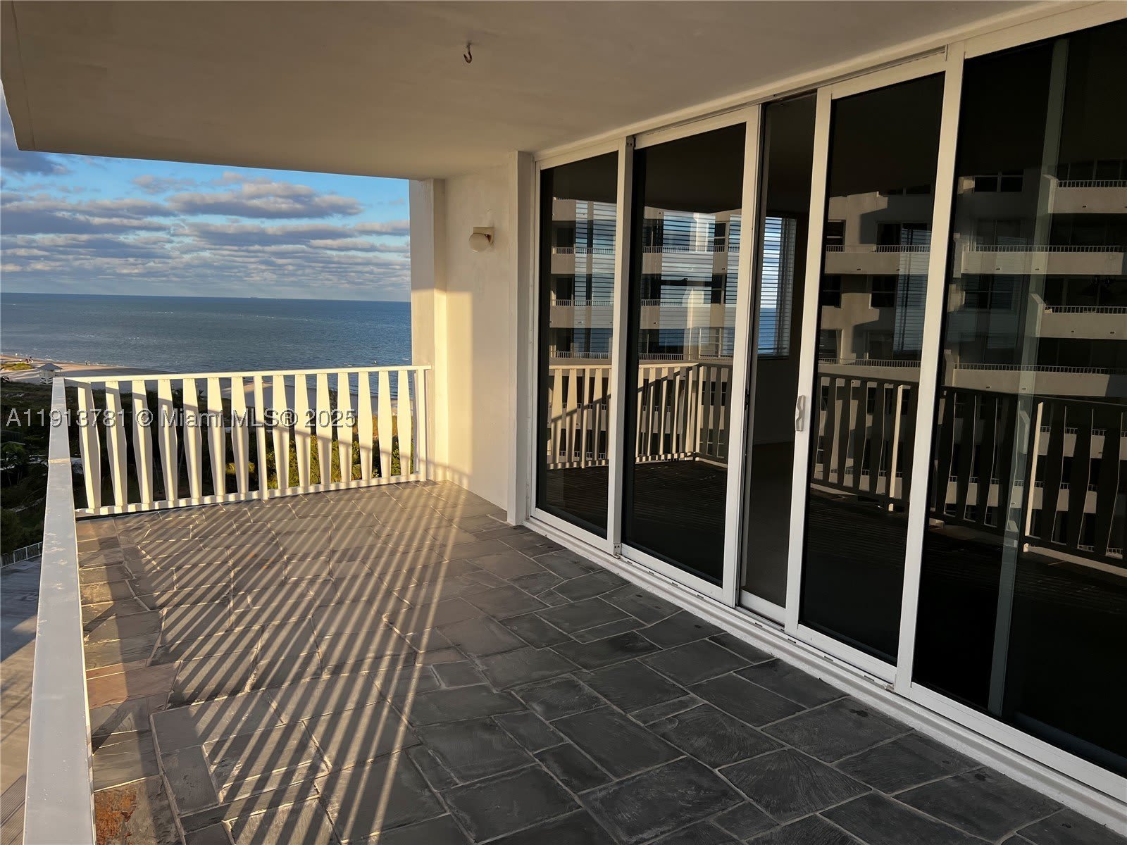 200 Ocean Lane Dr – photo 3