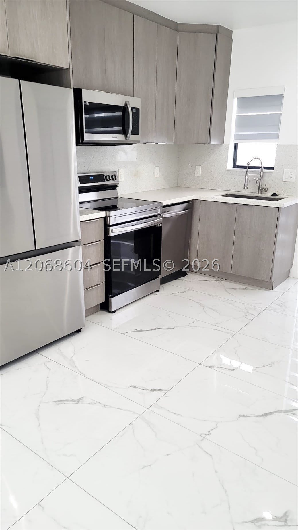 19177 Nw 37 Ave – photo 2