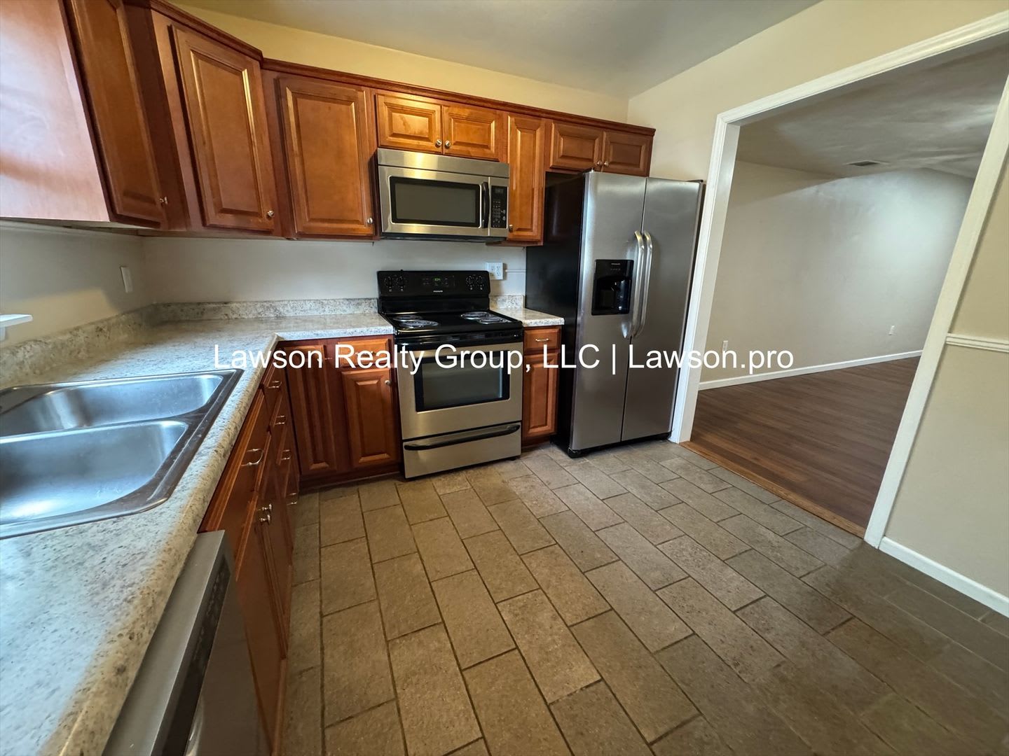 Updated Townhome Located in the Town of Vinton – photo 3