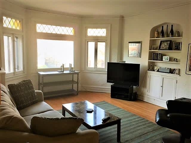 5801 North Rockwell Street – photo 1