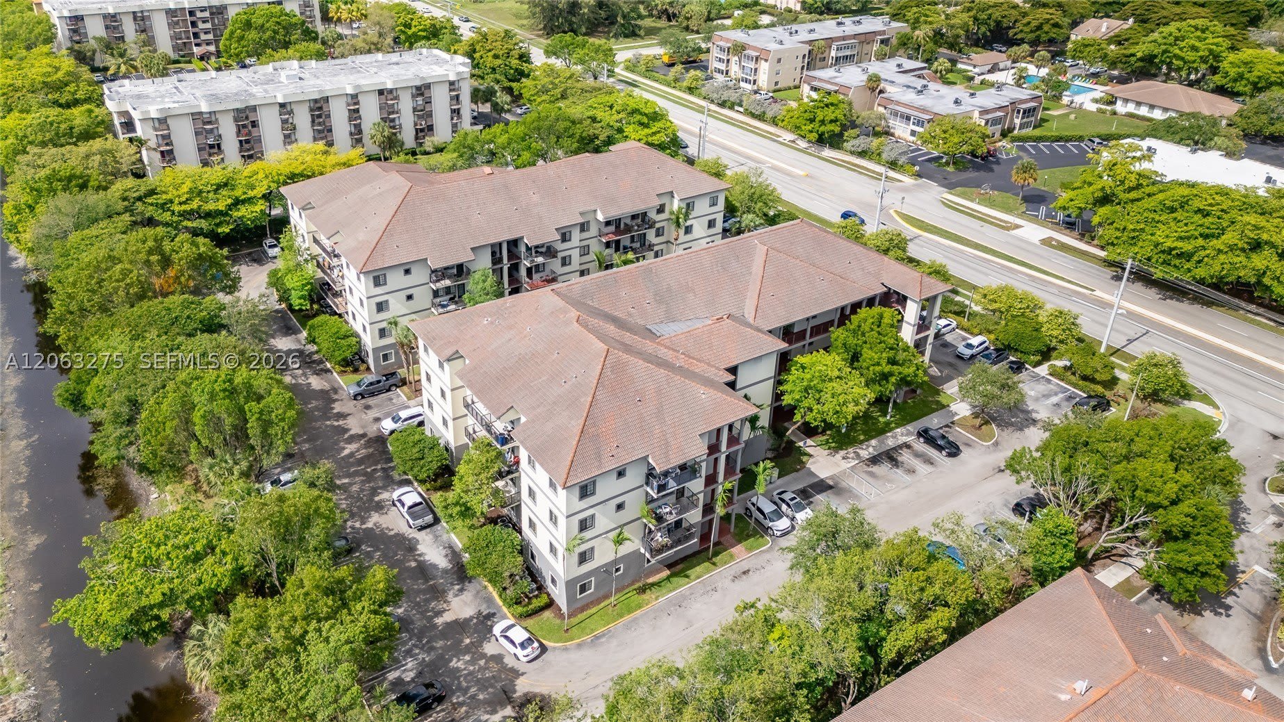 2851 Riverside Dr – photo 2