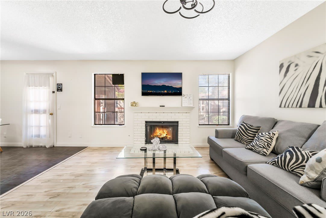 5576 W Rochelle Avenue – photo 2