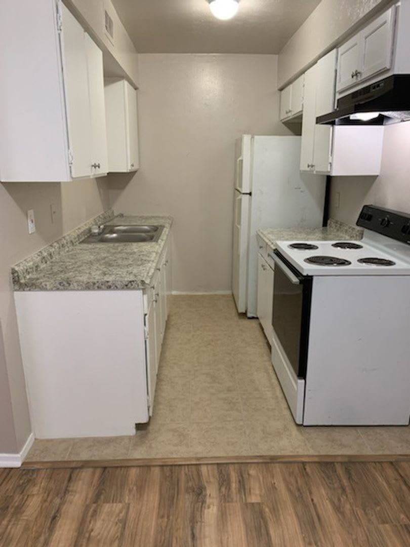 *HUD ACCEPTED* 2/1 Downstairs Fourplex with Water Included – photo 3