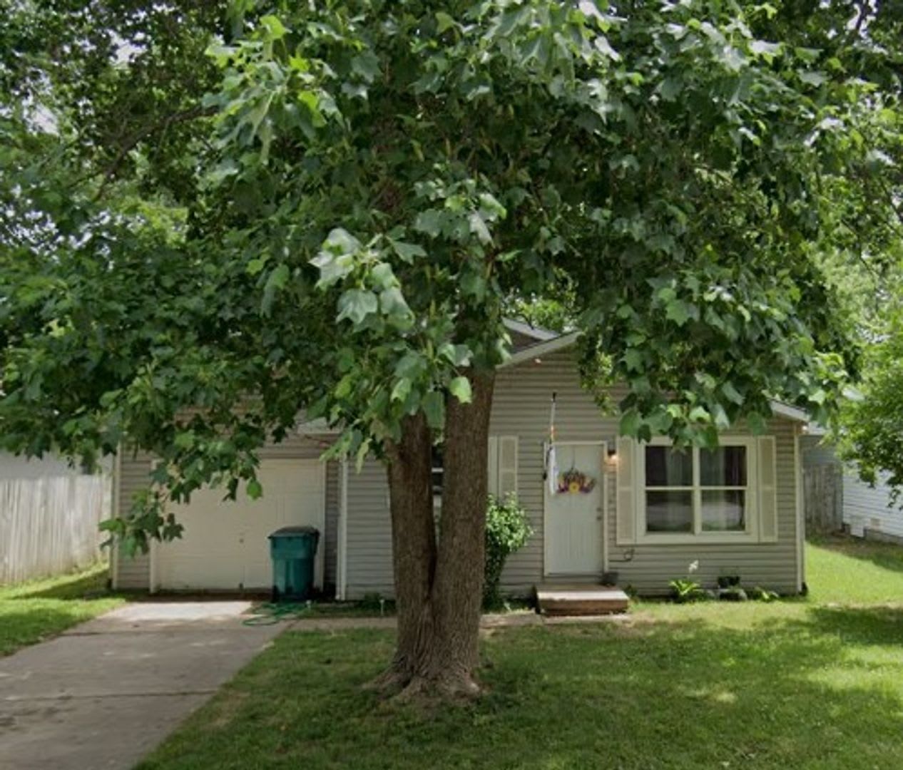 LEASING – photo 1