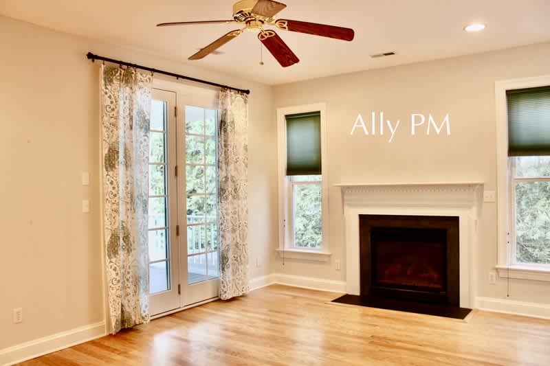 1892 Clay Drive – photo 2