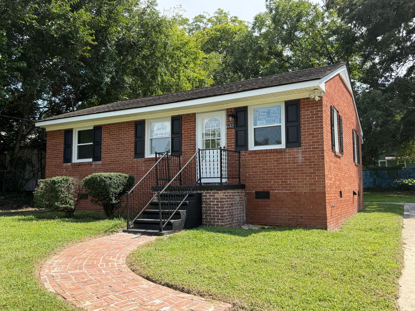 Newly Updated 3 Bedroom Brick Home in Burlington! – photo 1