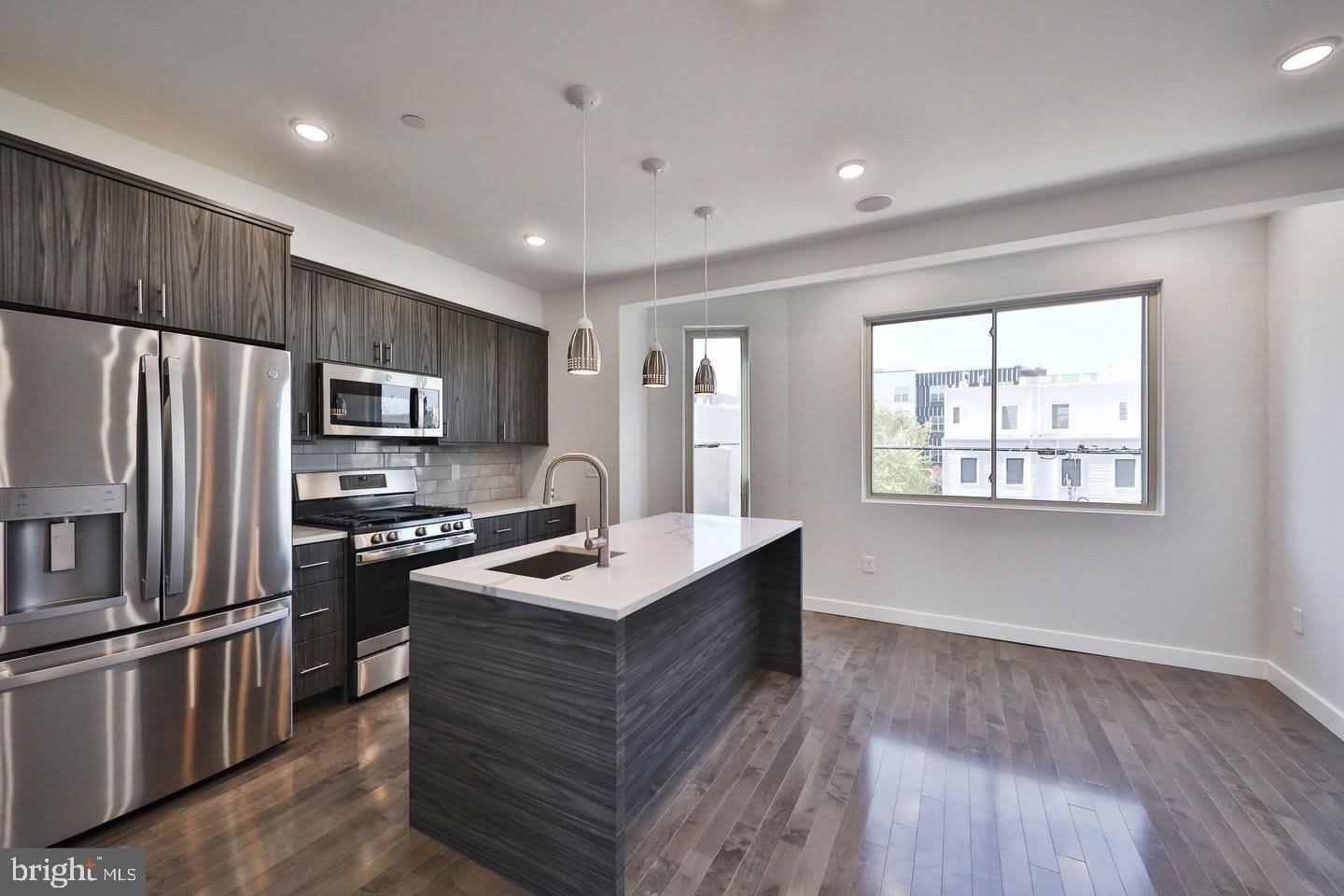 1939 N DARIEN Street – photo 4