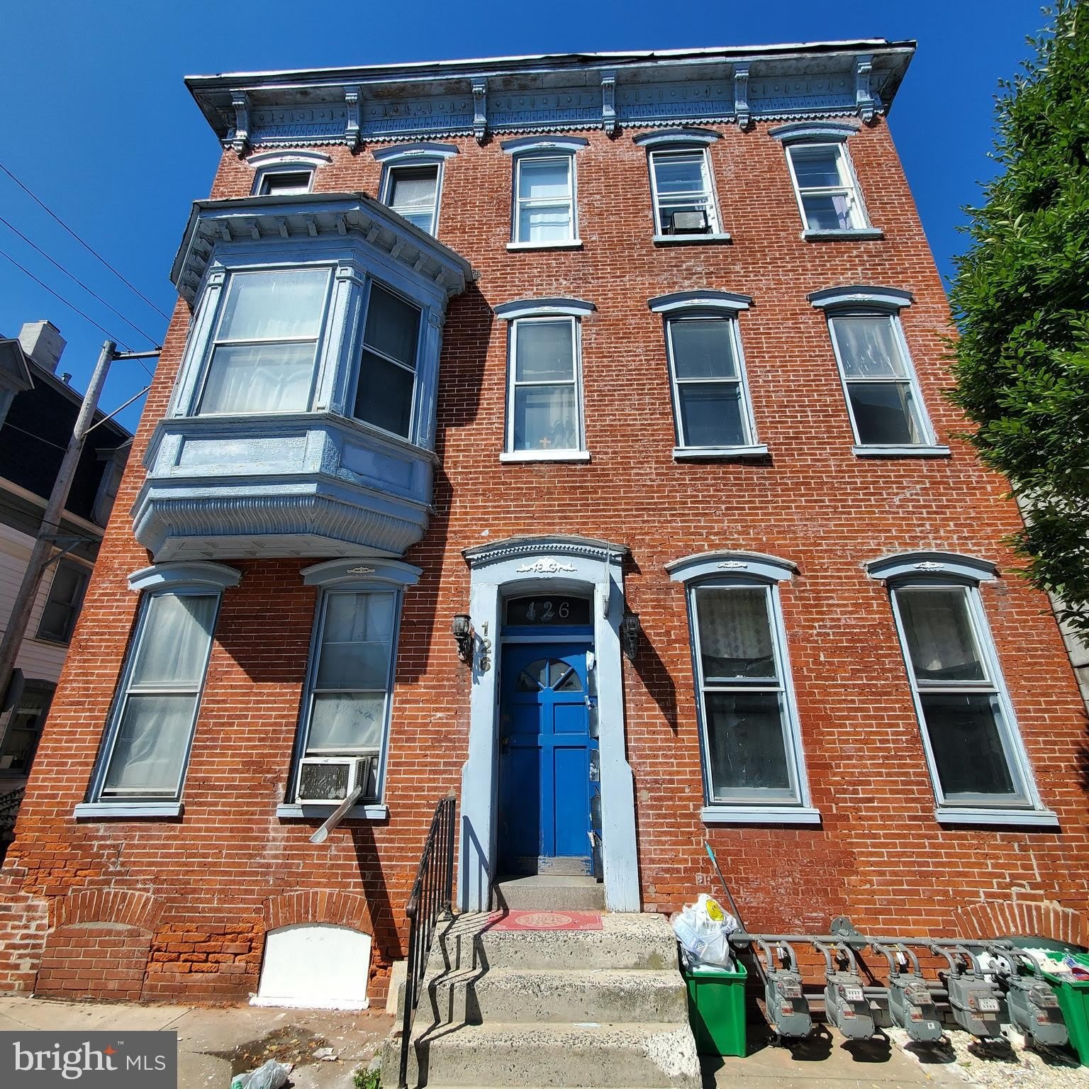 126 S QUEEN Street – photo 1