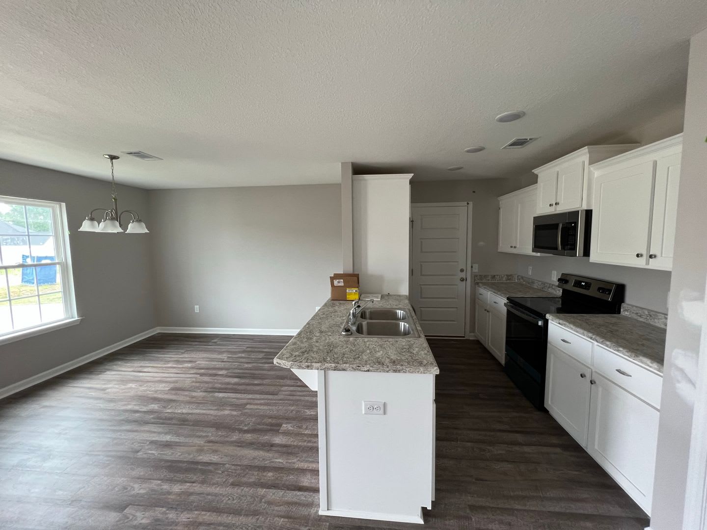 7054 White Pine Avenue – photo 4