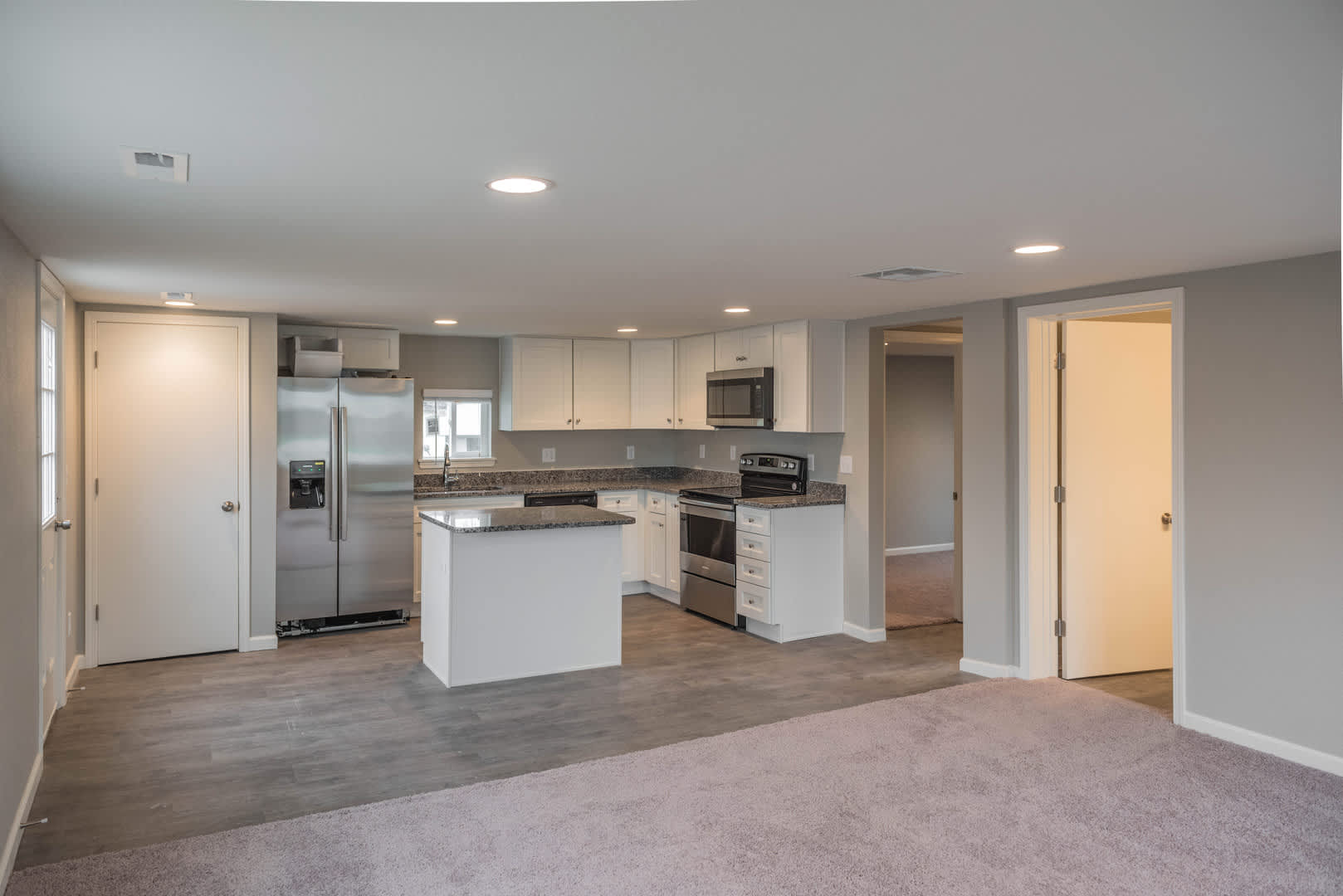 Remodeled home! Granite! SS Appliances! – photo 4