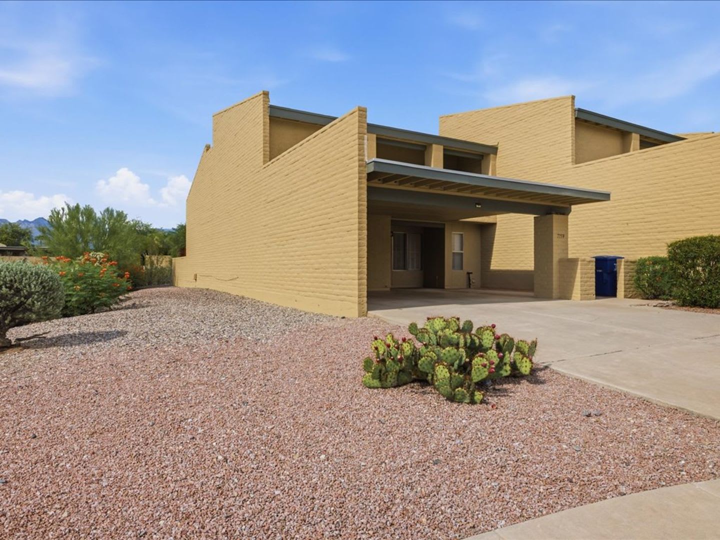 Beautiful Two-Story Home with Mountain Views in Casa Real! – photo 5
