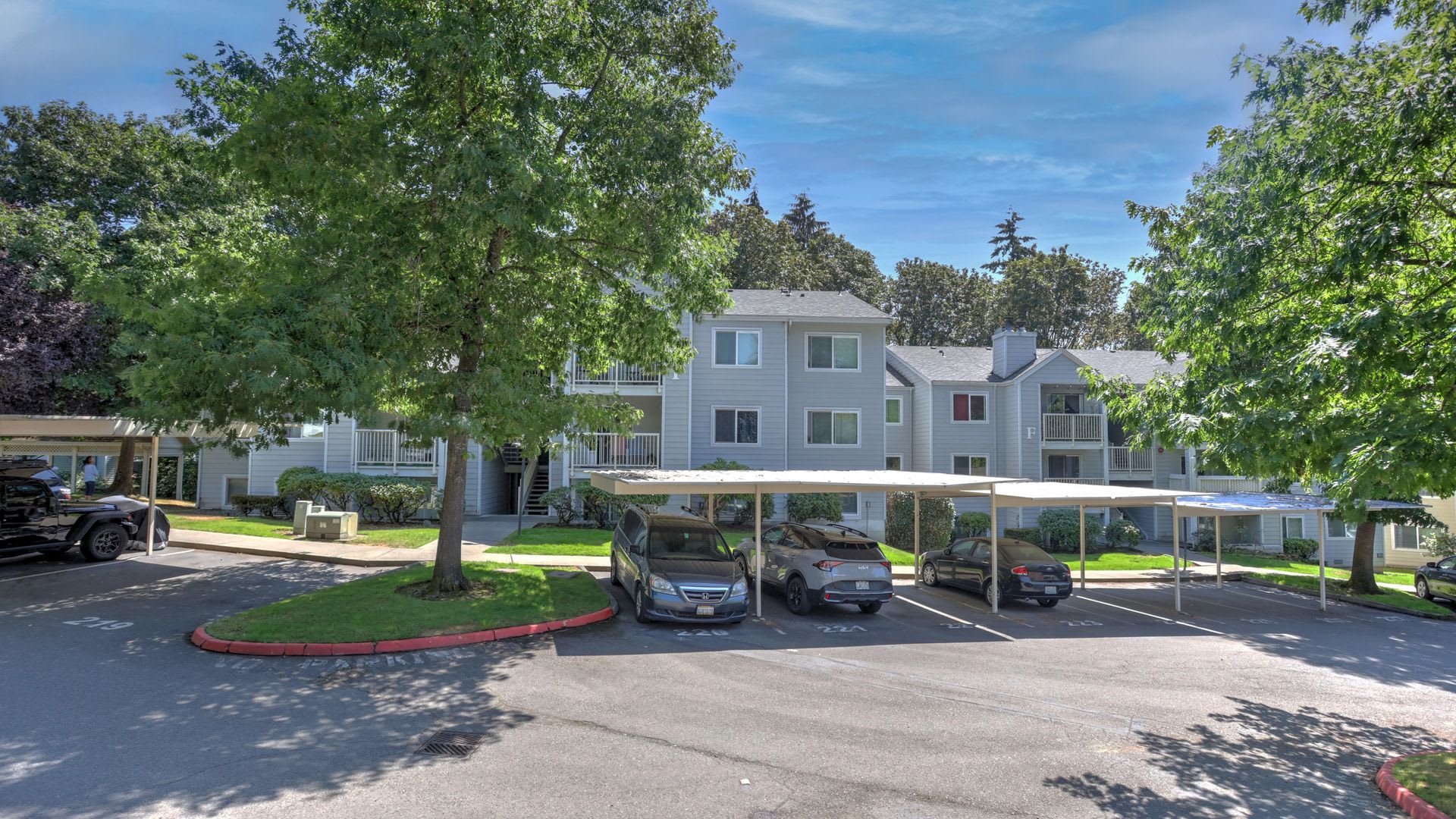 This ground floor corner-unit condo – photo 4