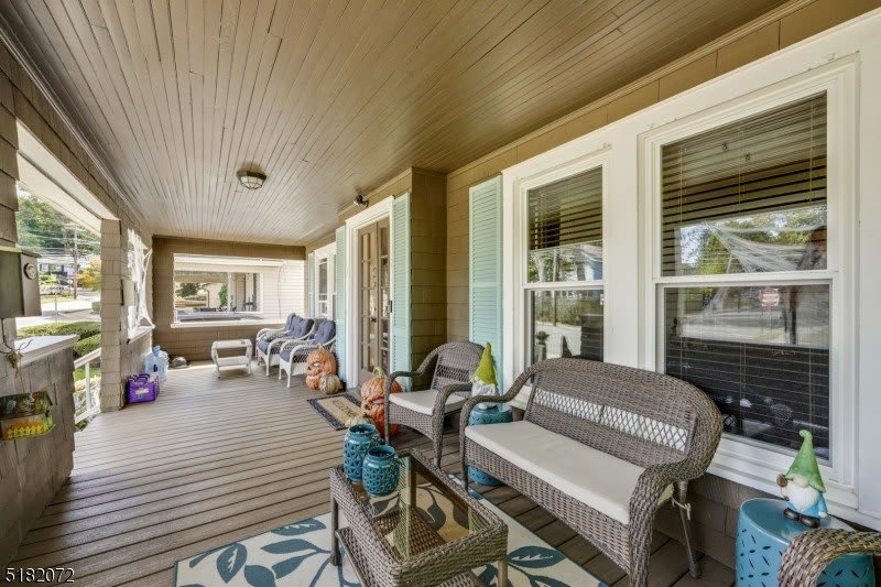 8 Oak Grove Rd – photo 2