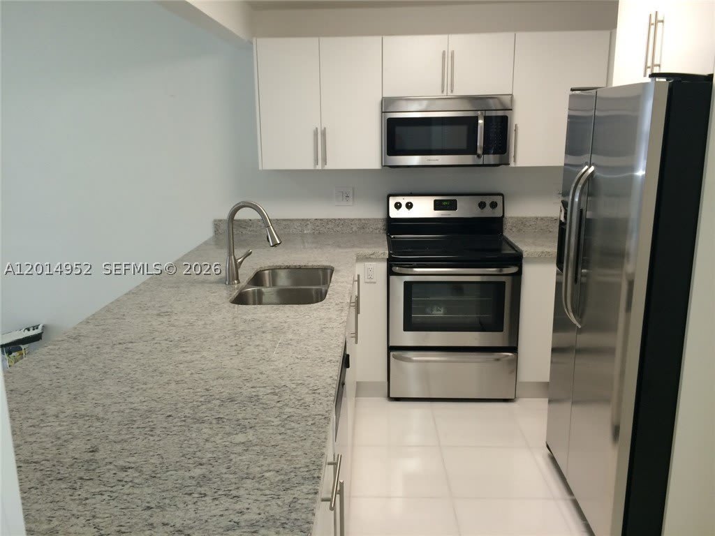 9143 SW 77 AV – photo 5