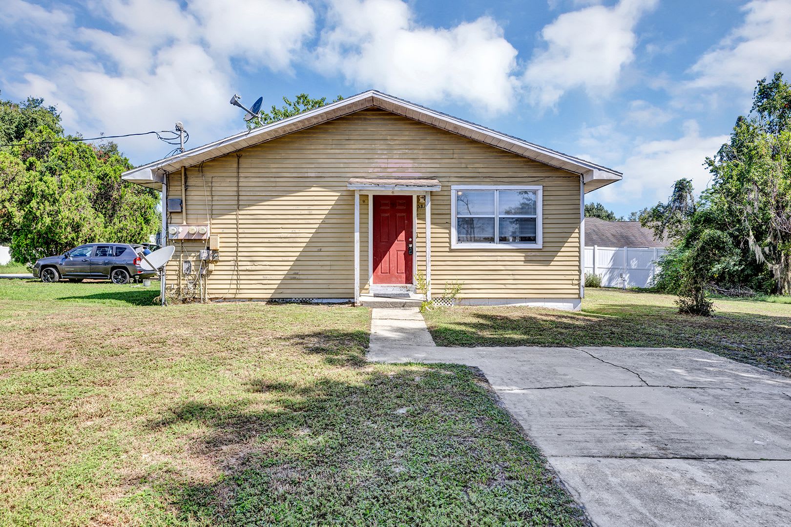 Affordable 2-Bedroom Home with spacious yard – photo 1