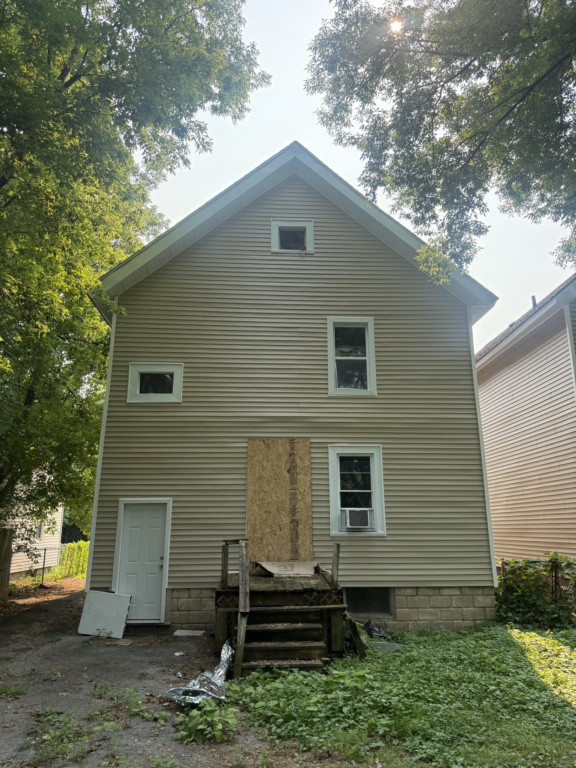 140 Kenmore Ave – photo 2
