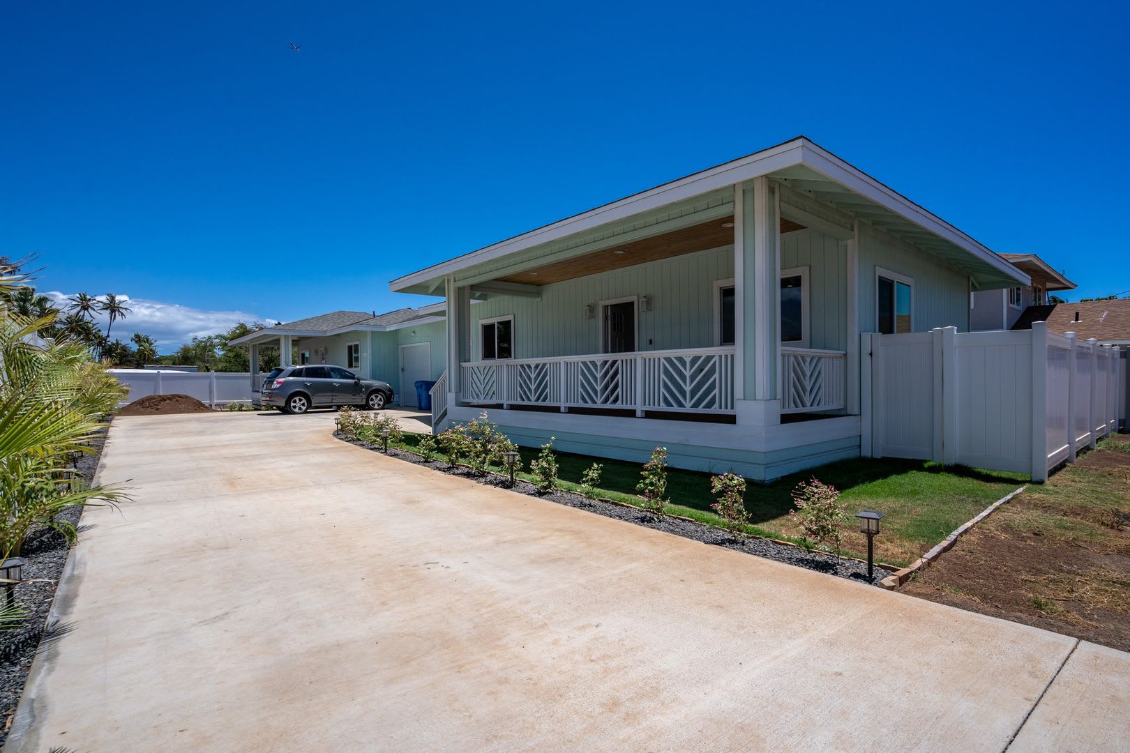 2 Bedroom, 1 Bathroom Oasis with Yard and 1-Car Garage – photo 1