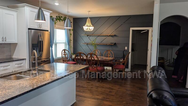 1261 Hope St – photo 5