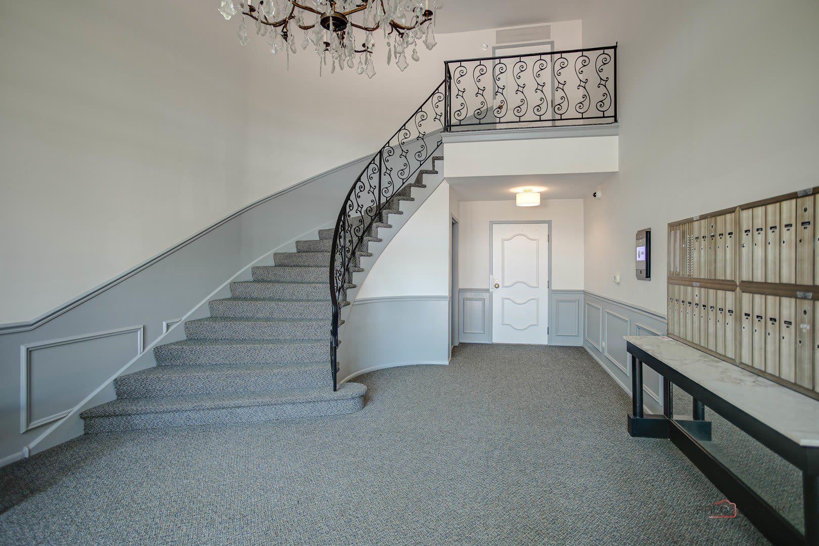 1220 Park Avenue W – photo 4