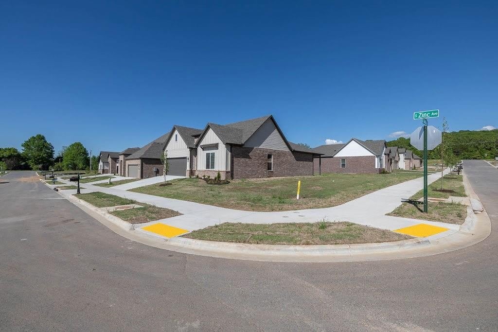 2856 S Zinc Avenue – photo 2