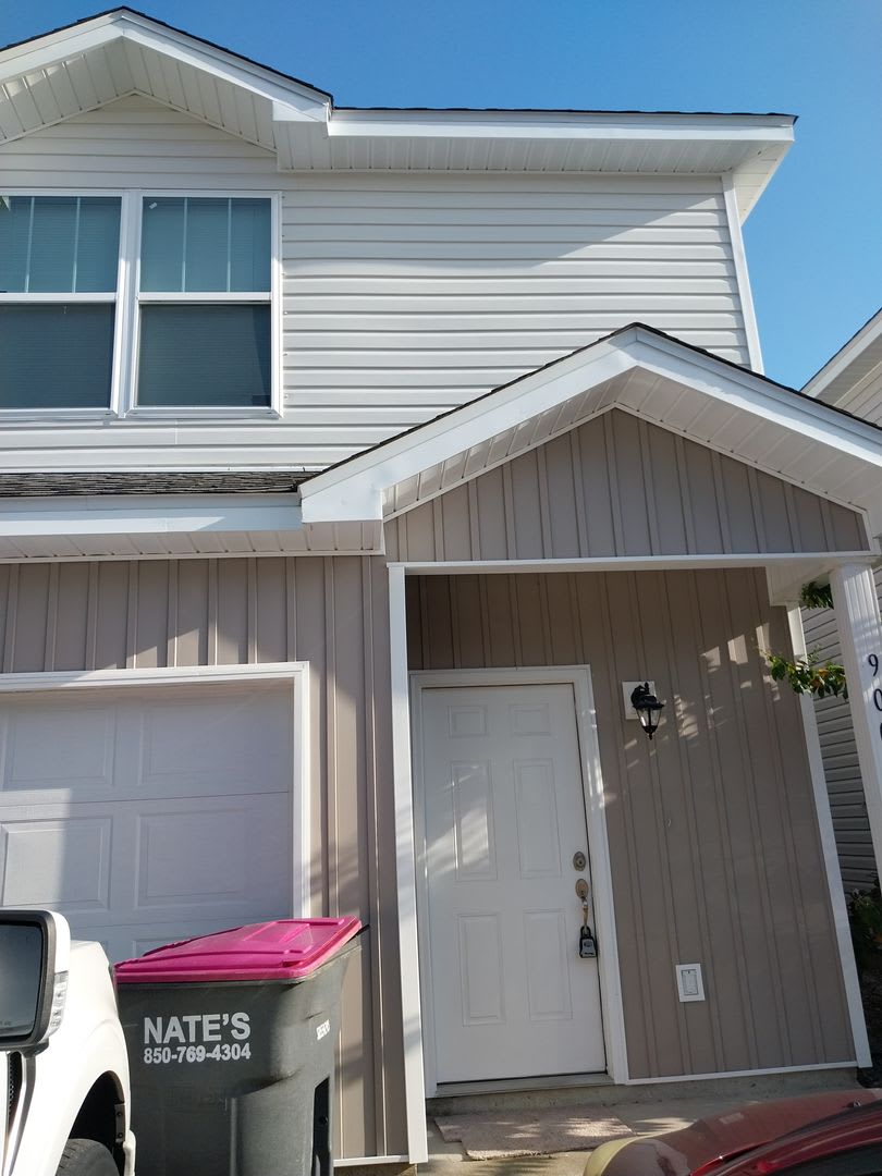 Gorgeous 3 Bedroom 2.5 Bath Townhome – photo 3